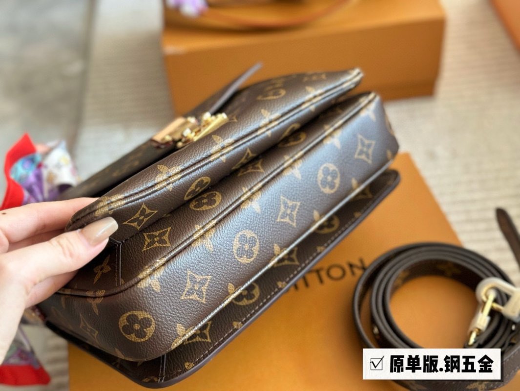 Louis Vuitton Monogram Métis Messenger Bag - Brown view