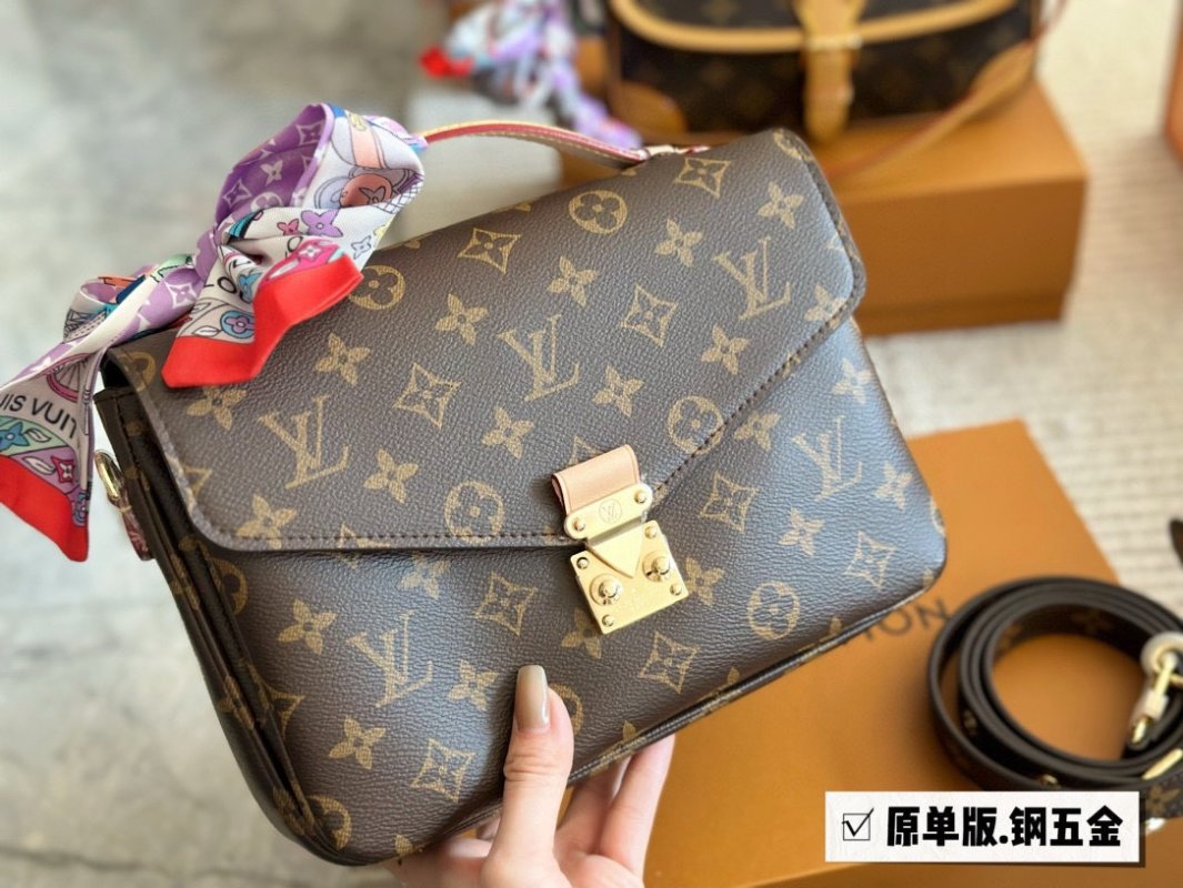 Louis Vuitton Monogram Métis Messenger Bag - Brown view