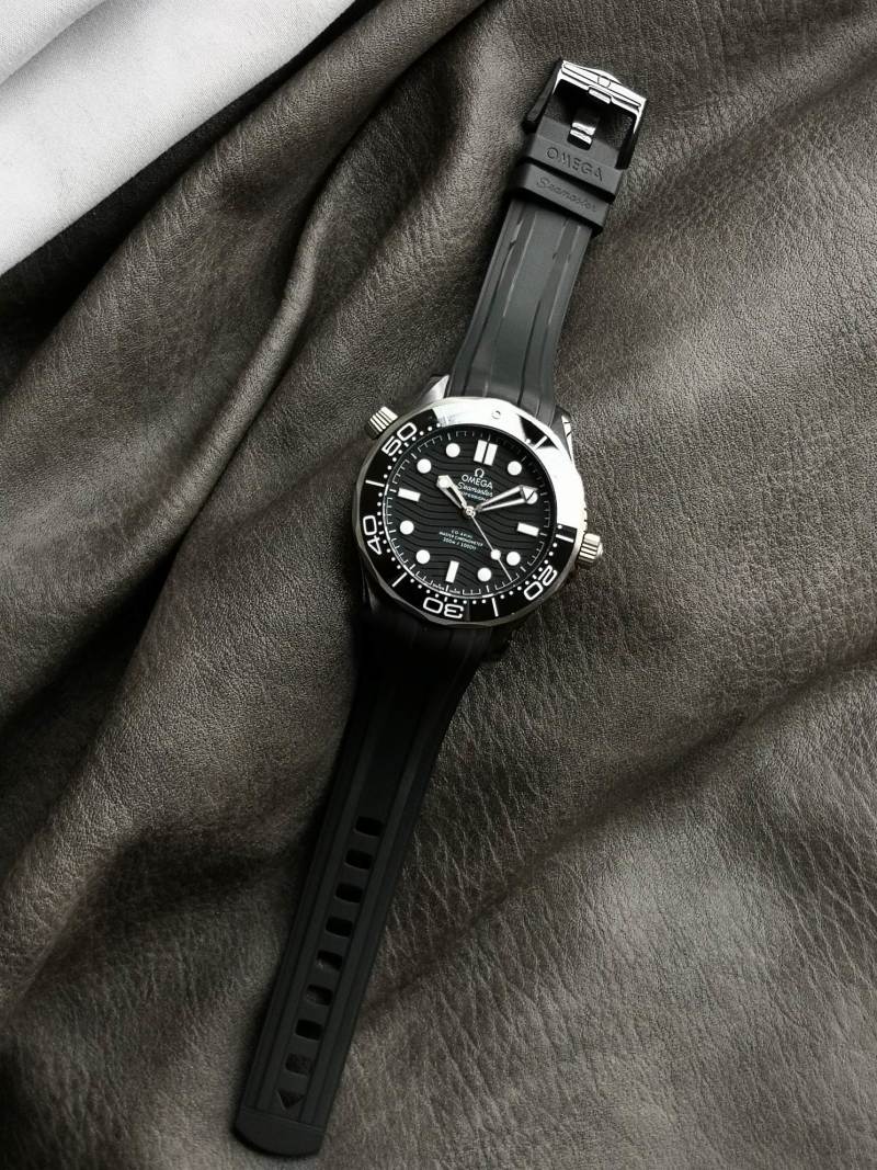 Omega Seamaster 210.92.44.20.01.001 Black Ceramic Watch view