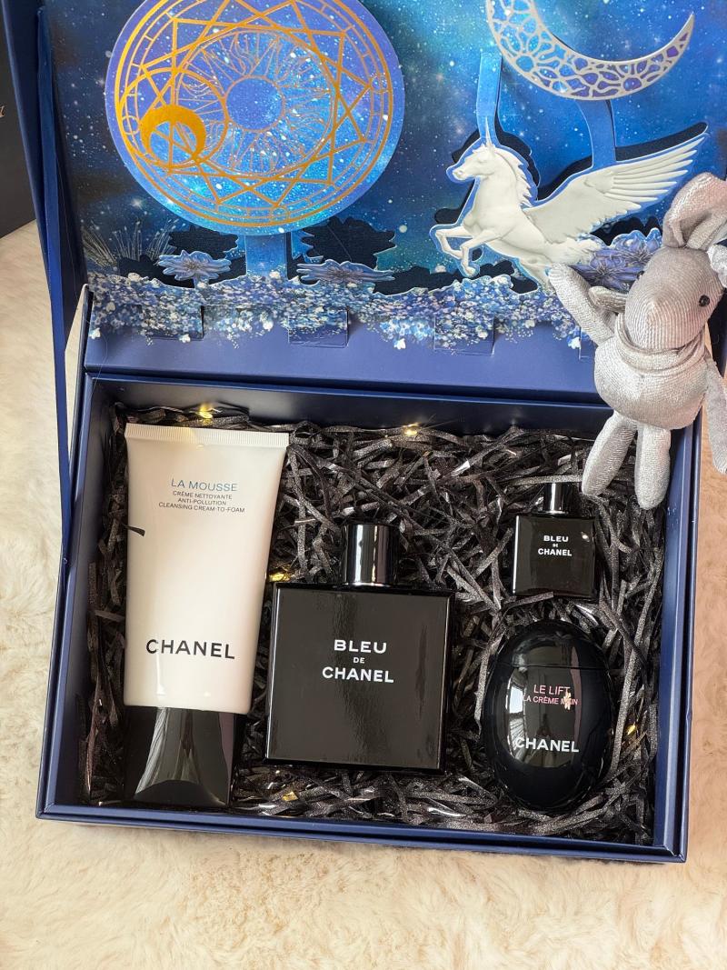 Black Opium Rose Heart Luxury Gift Set – Inspired Fragrance & Cosmetics Collection view