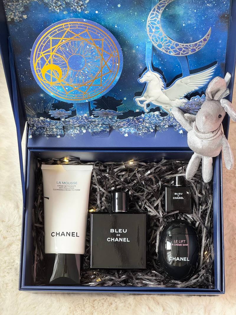 Black Opium Rose Heart Luxury Gift Set – Inspired Fragrance & Cosmetics Collection view