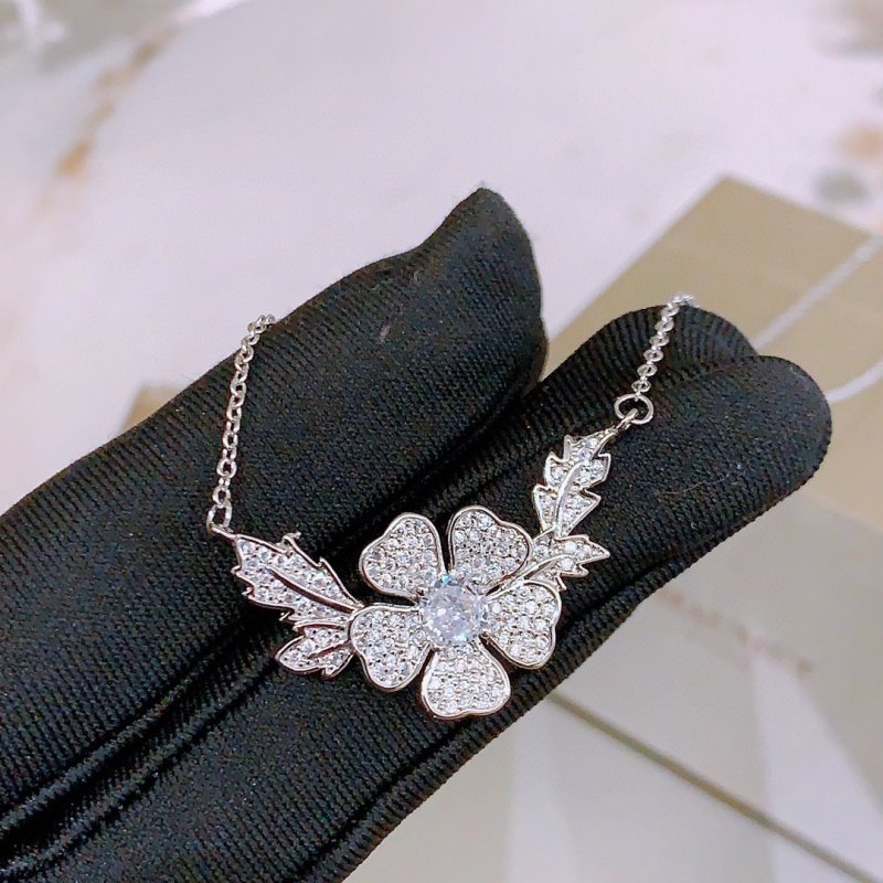 Chaumet Bee My Love Flower Diamond Pendant Necklace Silver view