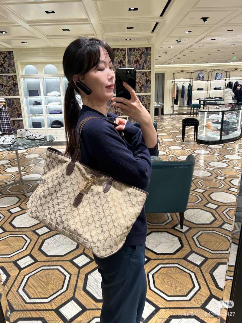 Gucci GG Canvas Beige Tote Shoulder Bag view