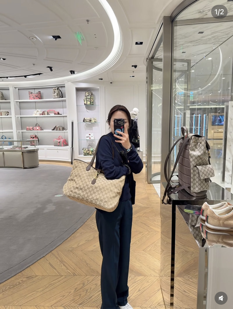 Gucci GG Canvas Beige Tote Shoulder Bag view