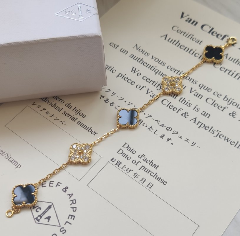 Van Cleef & Arpels Four-Leaf Clover Black Mother-of-Pearl Gold Bracelet