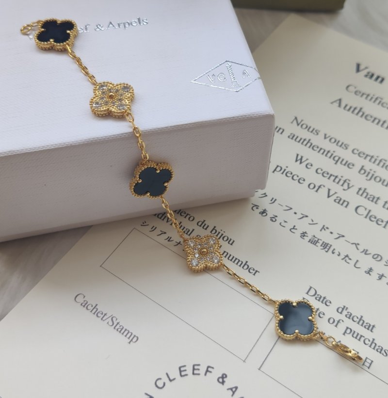Van Cleef & Arpels Four-Leaf Clover Black Mother-of-Pearl Gold Bracelet view