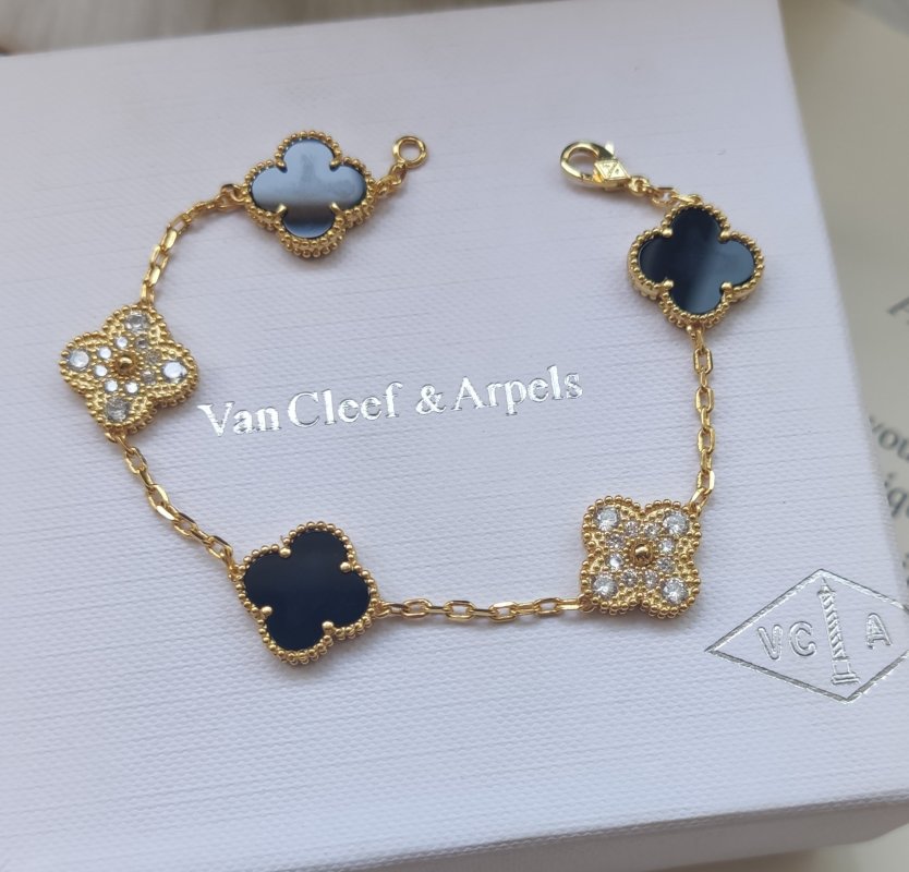 Van Cleef & Arpels Four-Leaf Clover Black Mother-of-Pearl Gold Bracelet view