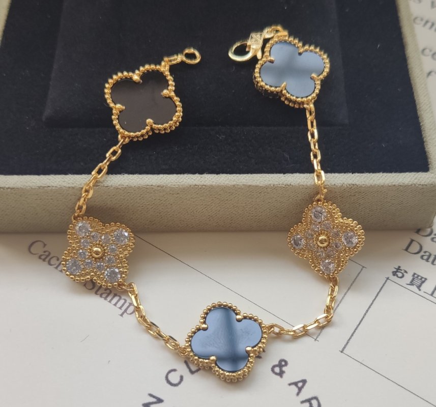 Van Cleef & Arpels Four-Leaf Clover Black Mother-of-Pearl Gold Bracelet view