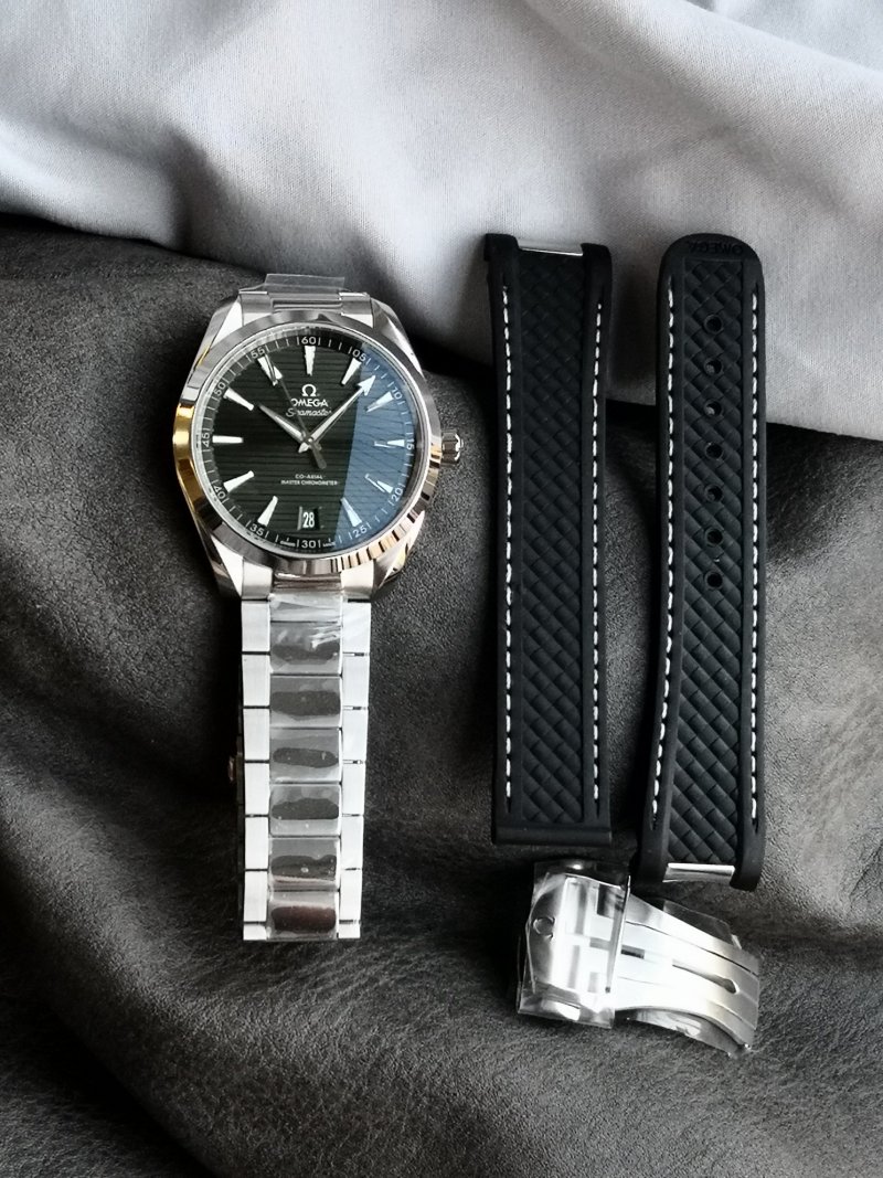 Omega Seamaster 41mm Black Dial Steel Watch with Extra Straps