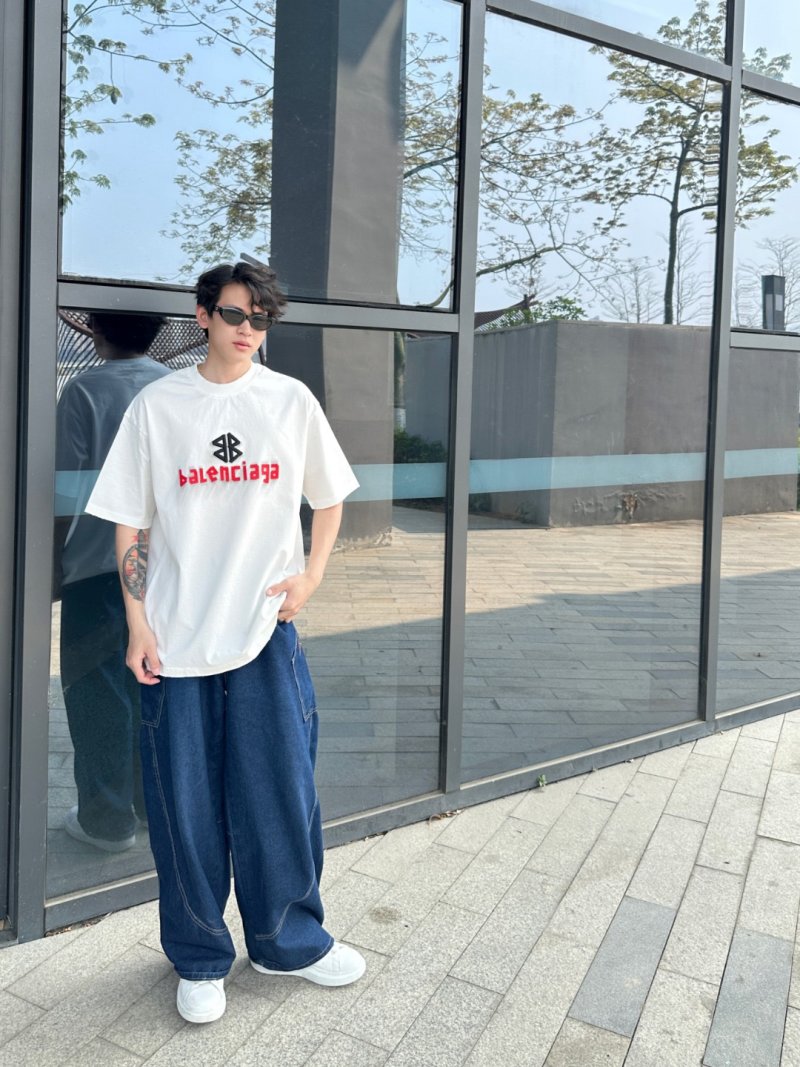 Balenciaga Logo White T-Shirt view