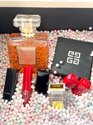 Luxury Beauty & Fragrance Gift Set - 9 Pieces view 5