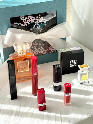 Luxury Beauty & Fragrance Gift Set - 9 Pieces view 6