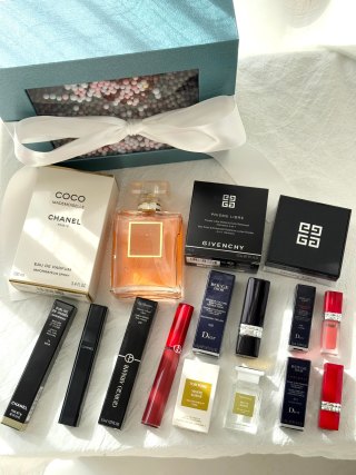 Luxury Beauty & Fragrance Gift Set - 9 Pieces view 7