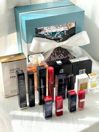 Luxury Beauty & Fragrance Gift Set - 9 Pieces view 9