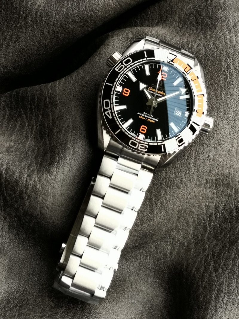 Omega Seamaster Planet Ocean Black Orange Ceramic 43.5mm view