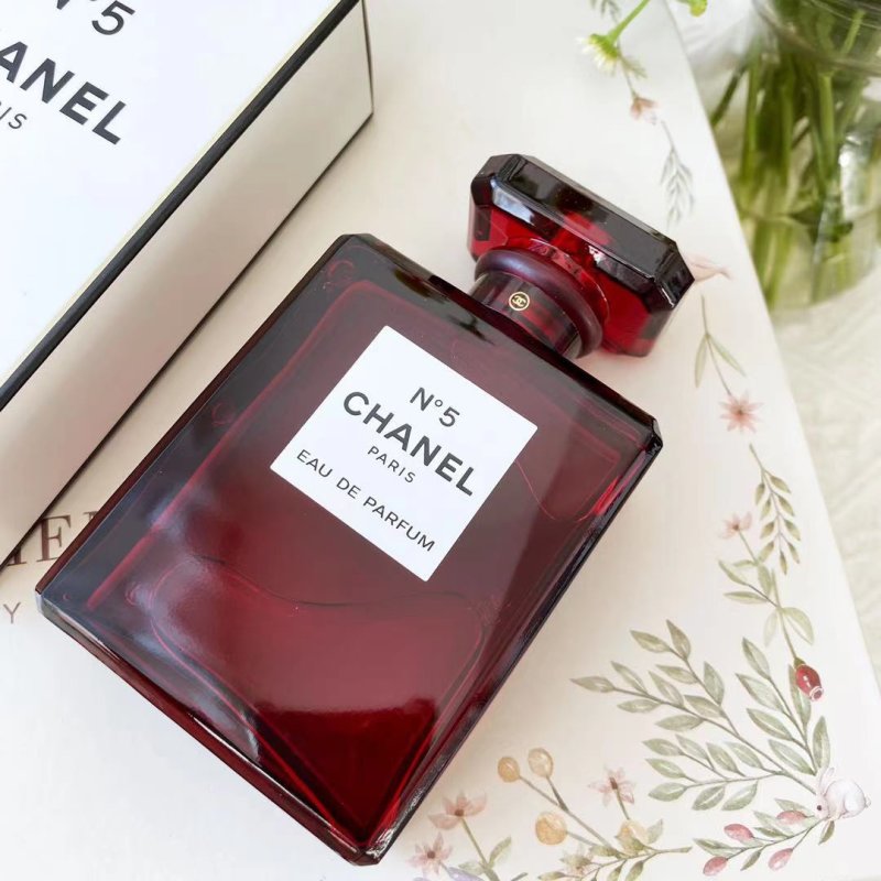 Chanel No. 5 Eau de Parfum 100ml - Red Limited Edition view