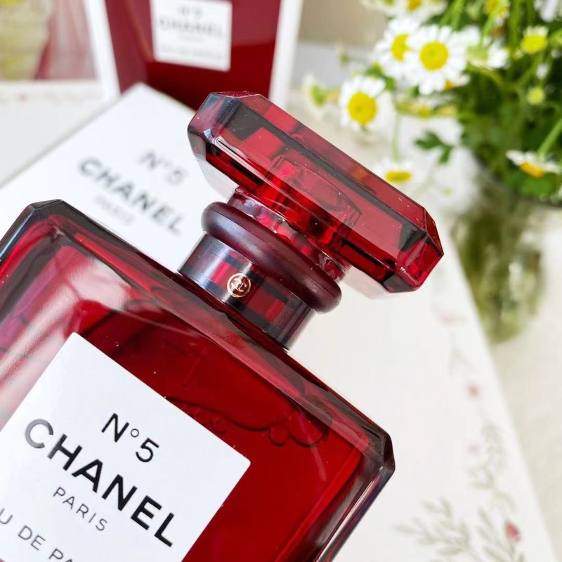 Chanel No. 5 Eau de Parfum 100ml - Red Limited Edition view