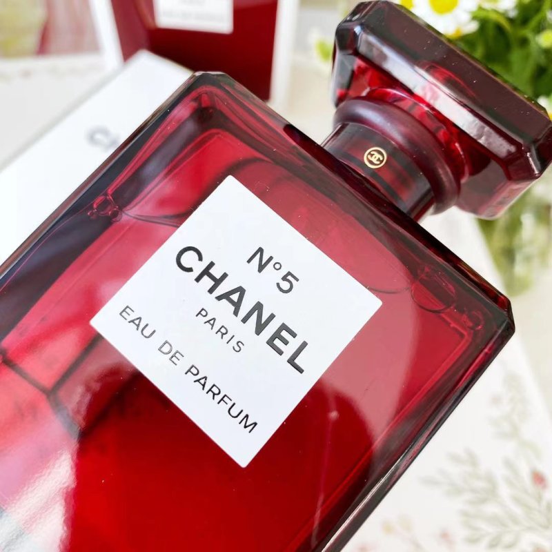 Chanel No. 5 Eau de Parfum 100ml - Red Limited Edition view