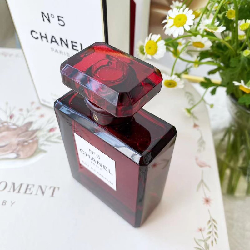 Chanel No. 5 Eau de Parfum 100ml - Red Limited Edition view