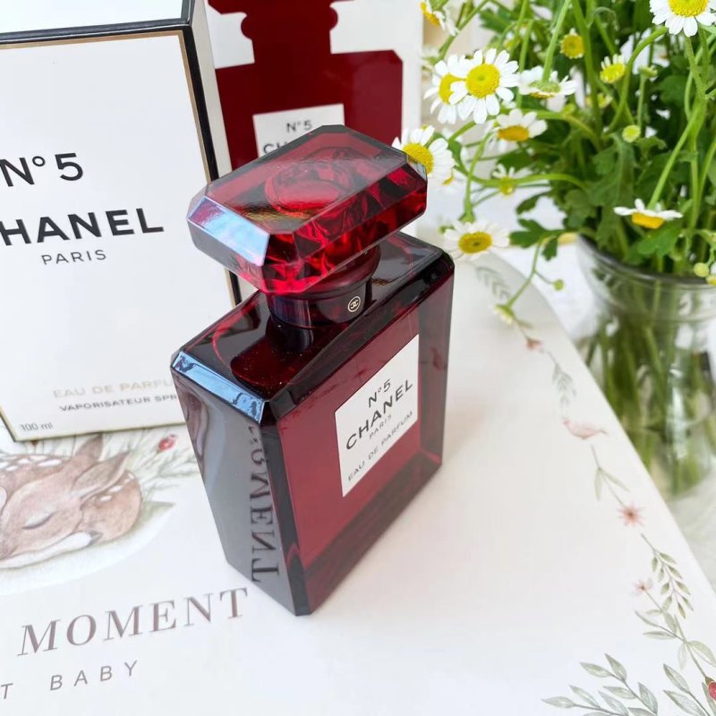 Chanel No. 5 Eau de Parfum 100ml - Red Limited Edition view