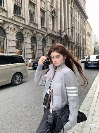 Grey Puffer Down Vest Hybrid Jacket with Ribbed Knit Sleeves