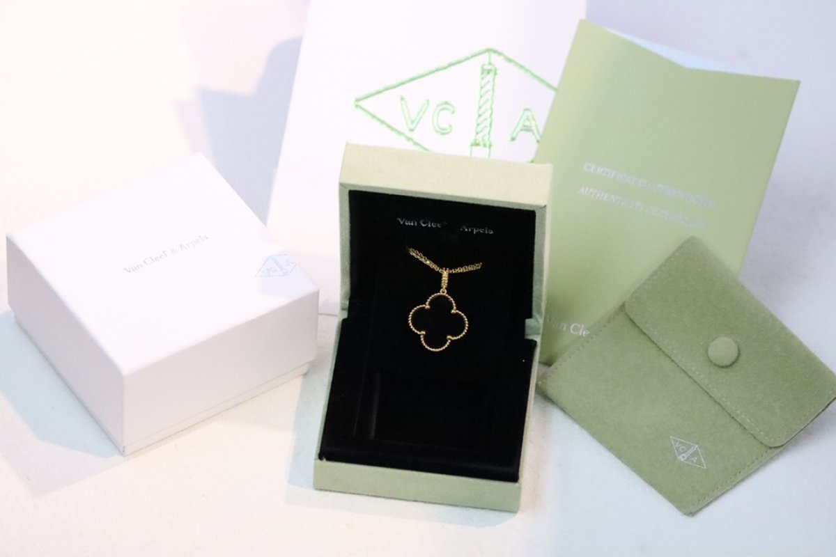 Van Cleef & Arpels Four Leaf Clover Gold Black Onyx Pendant Necklace view