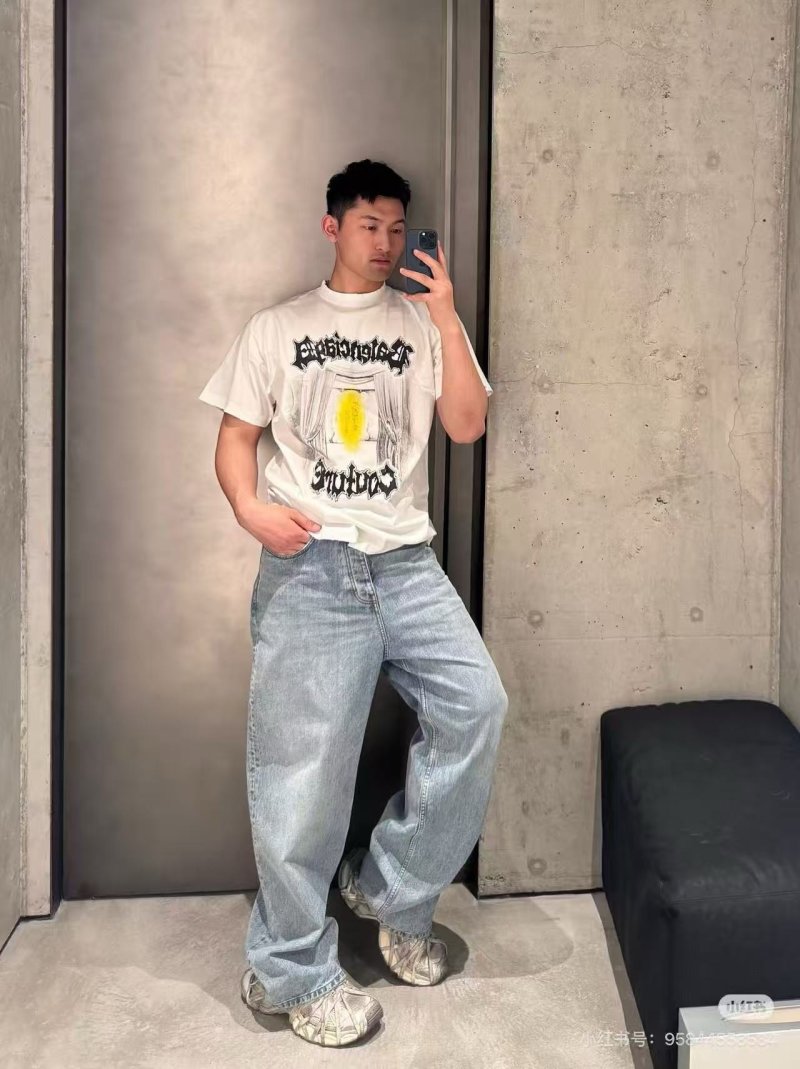 Oversized Graphic Print White T-Shirt with Yellow Abstract Design view