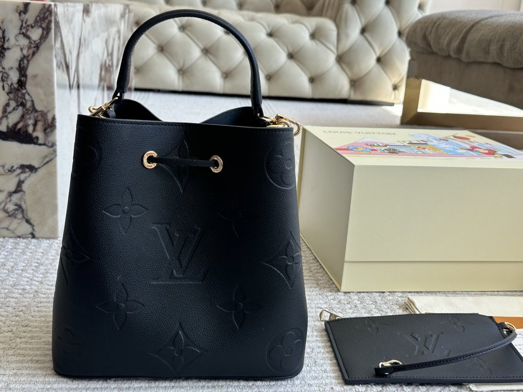 Louis Vuitton Black Bucket Bag 26cm view