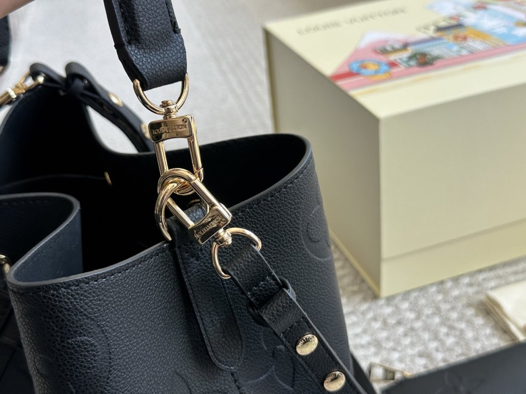 Louis Vuitton Black Bucket Bag 26cm view
