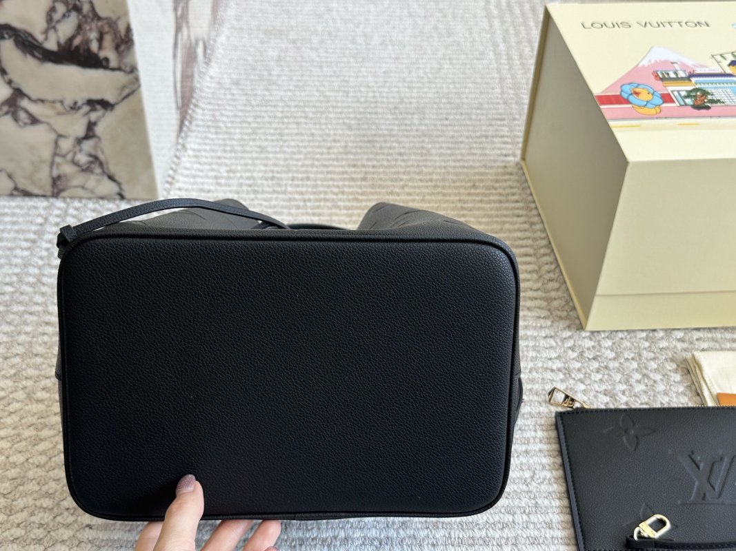 Louis Vuitton Black Bucket Bag 26cm view