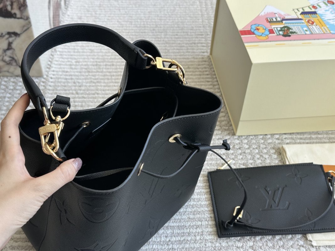 Louis Vuitton Black Bucket Bag 26cm view