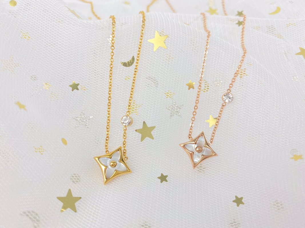 Louis Vuitton Diamond Flower Mother-of-Pearl Rose Gold Necklace view