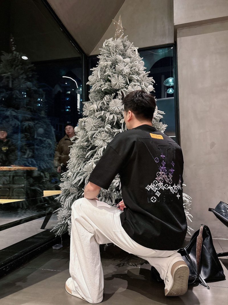 Louis Vuitton Black Monogram Chain Print T-Shirt view