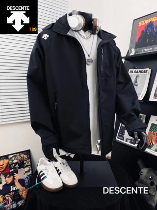 Descente Heavy-Duty Hooded Windbreaker Jacket Black