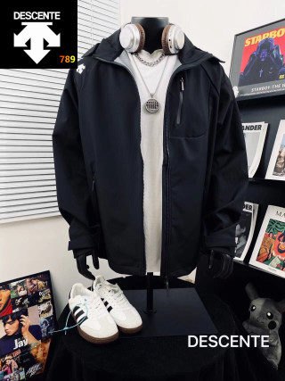 Descente Heavy-Duty Hooded Windbreaker Jacket Black view 4