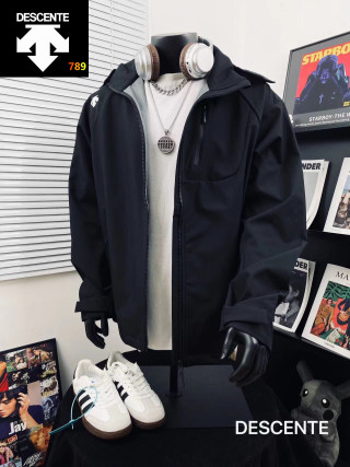 Descente Heavy-Duty Hooded Windbreaker Jacket Black view 6