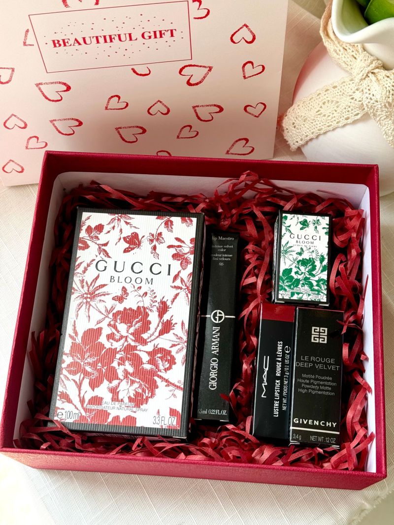 Gucci Bloom Floral Luxury Beauty Gift Set Box view
