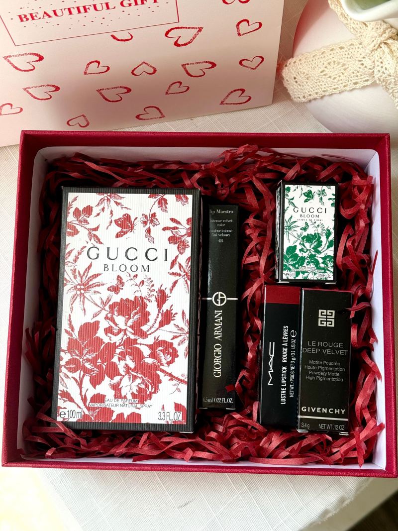 Gucci Bloom Floral Luxury Beauty Gift Set Box view