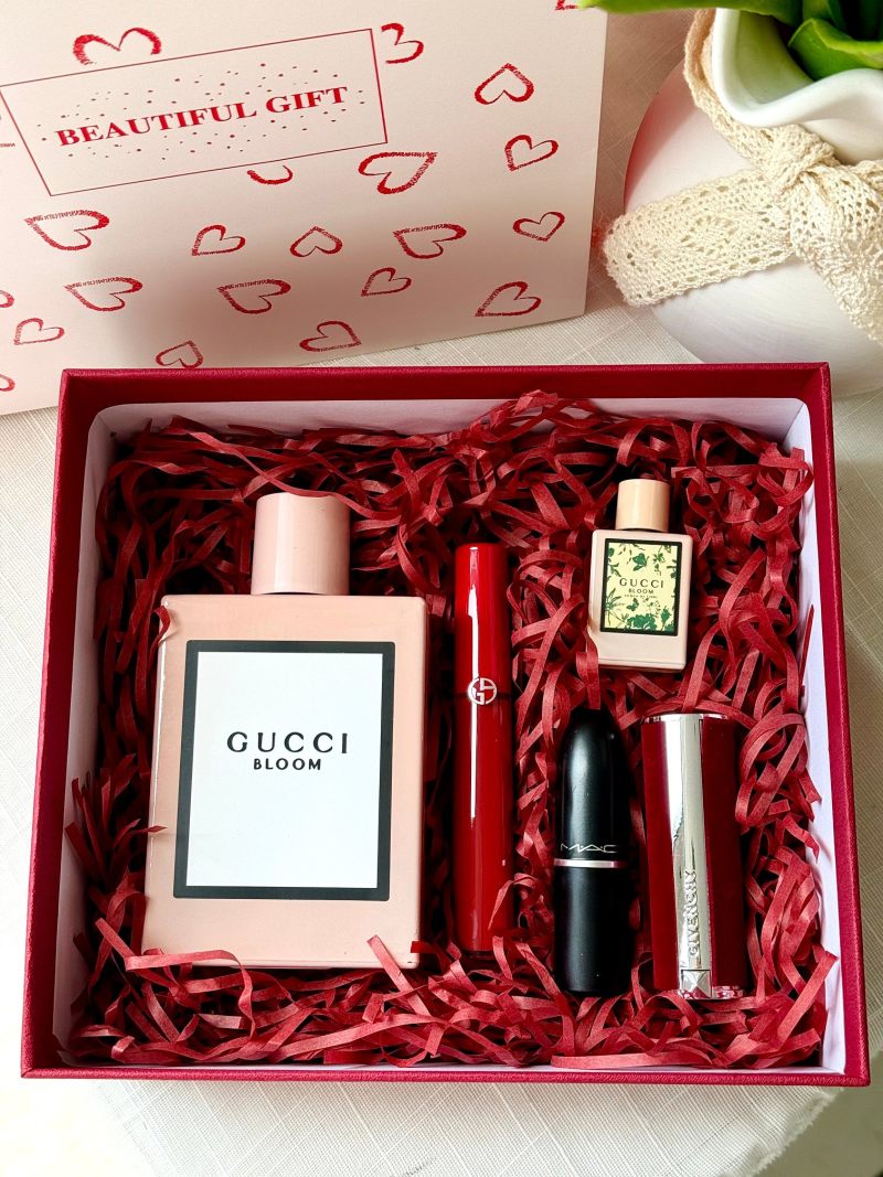 Gucci Bloom Floral Luxury Beauty Gift Set Box view