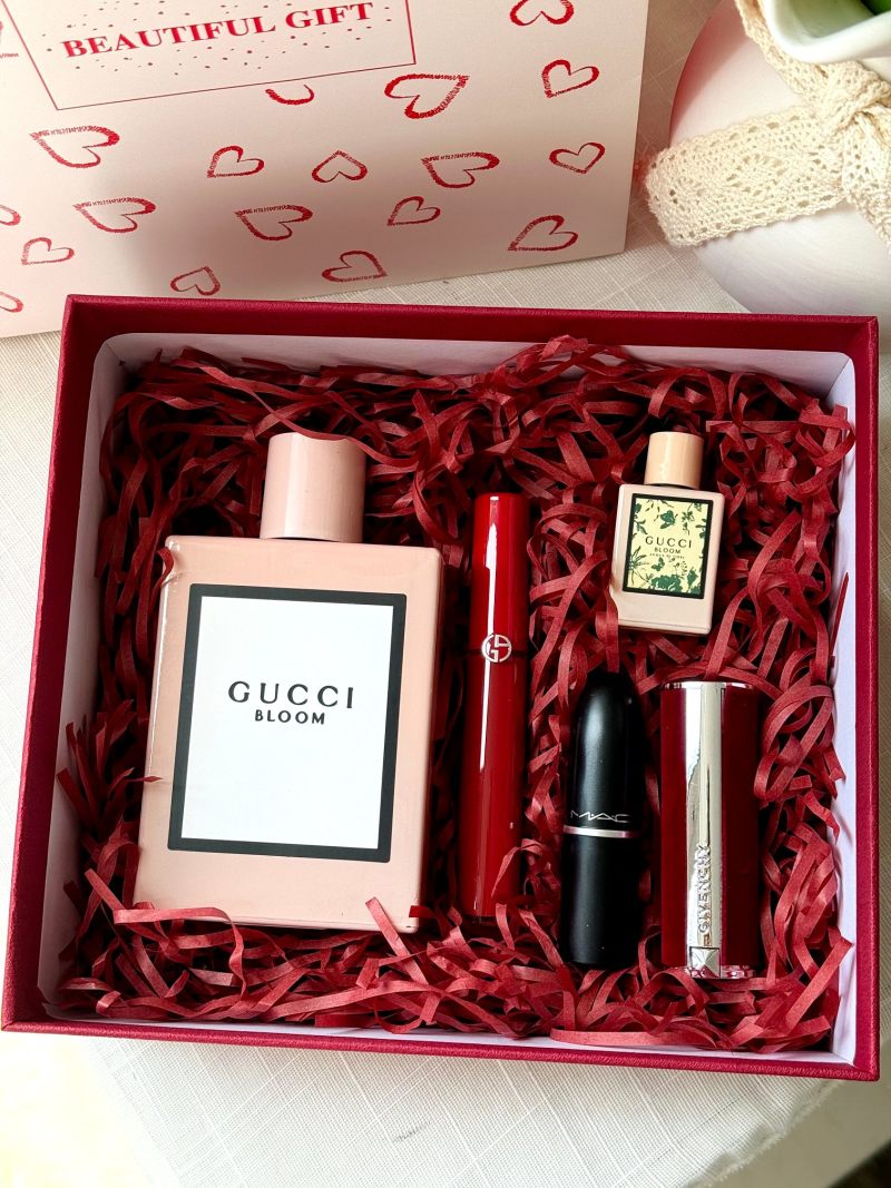 Gucci Bloom Floral Luxury Beauty Gift Set Box view