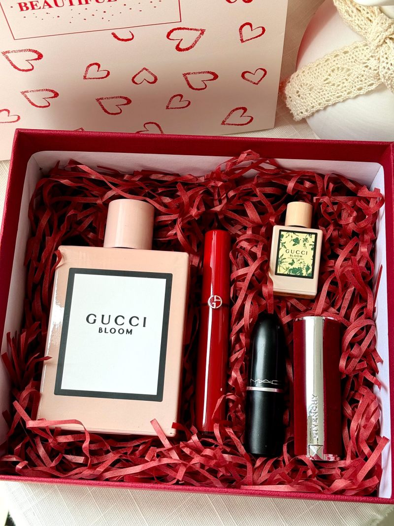 Gucci Bloom Floral Luxury Beauty Gift Set Box view