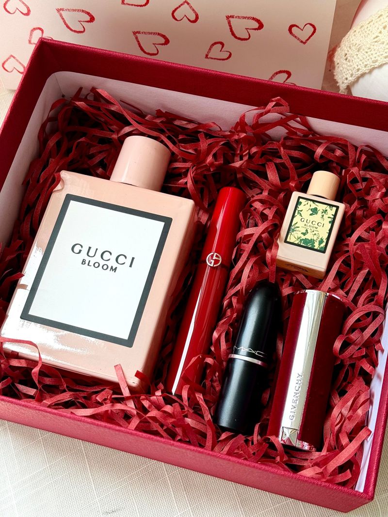 Gucci Bloom Floral Luxury Beauty Gift Set Box view