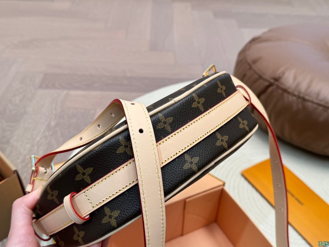 Louis Vuitton Neonoe Monogram Canvas Shoulder Bag Black view