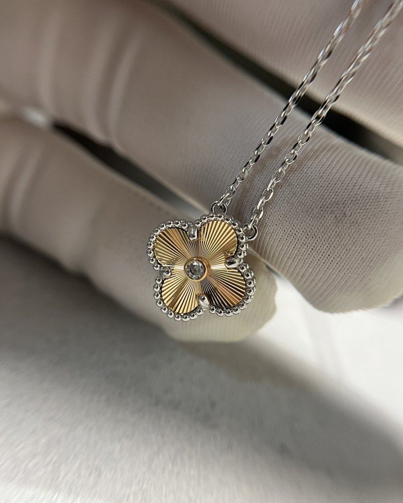 Van Cleef & Arpels 2024 Clover Diamond Gold Necklace view