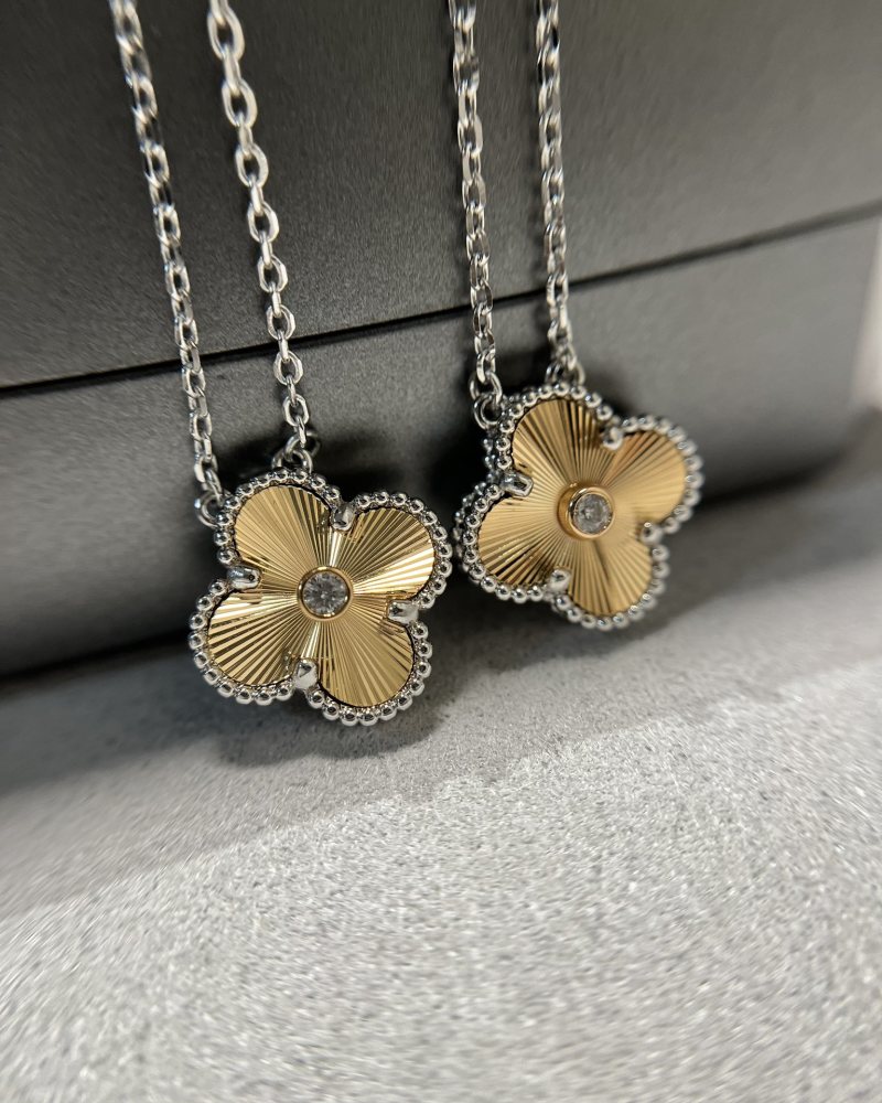Van Cleef & Arpels 2024 Clover Diamond Gold Necklace view