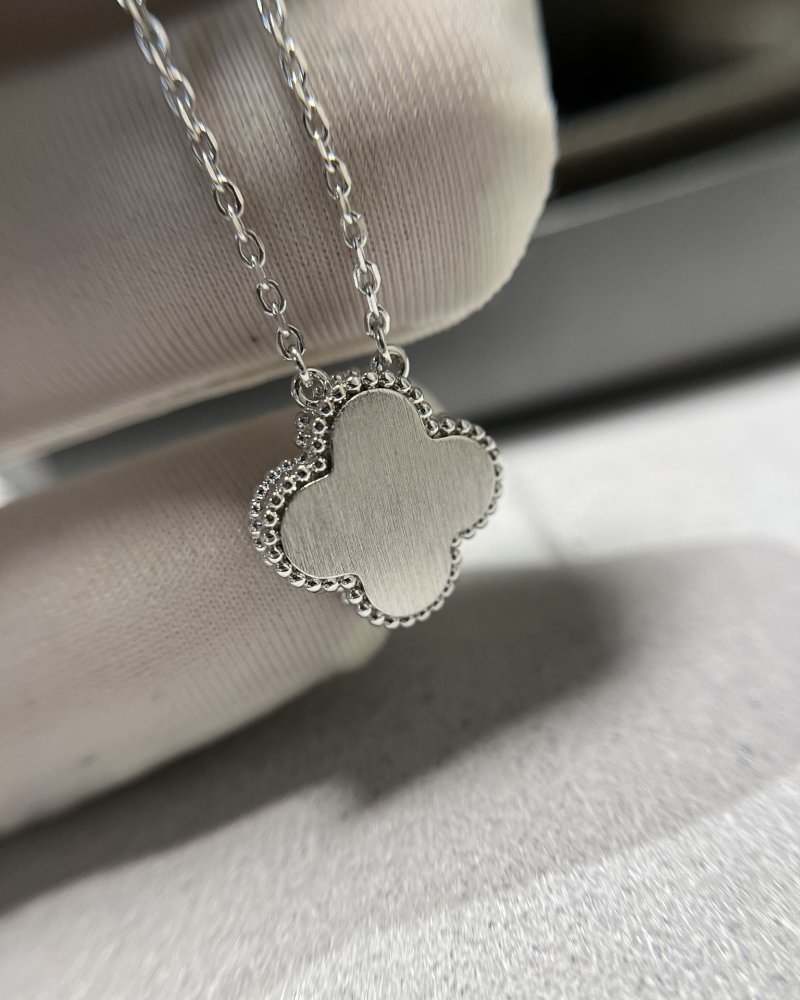 Van Cleef & Arpels 2024 Clover Diamond Gold Necklace view