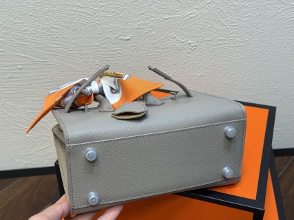 Hermès Birkin 20cm Grey Taurillon Leather Inspired Bag view 6