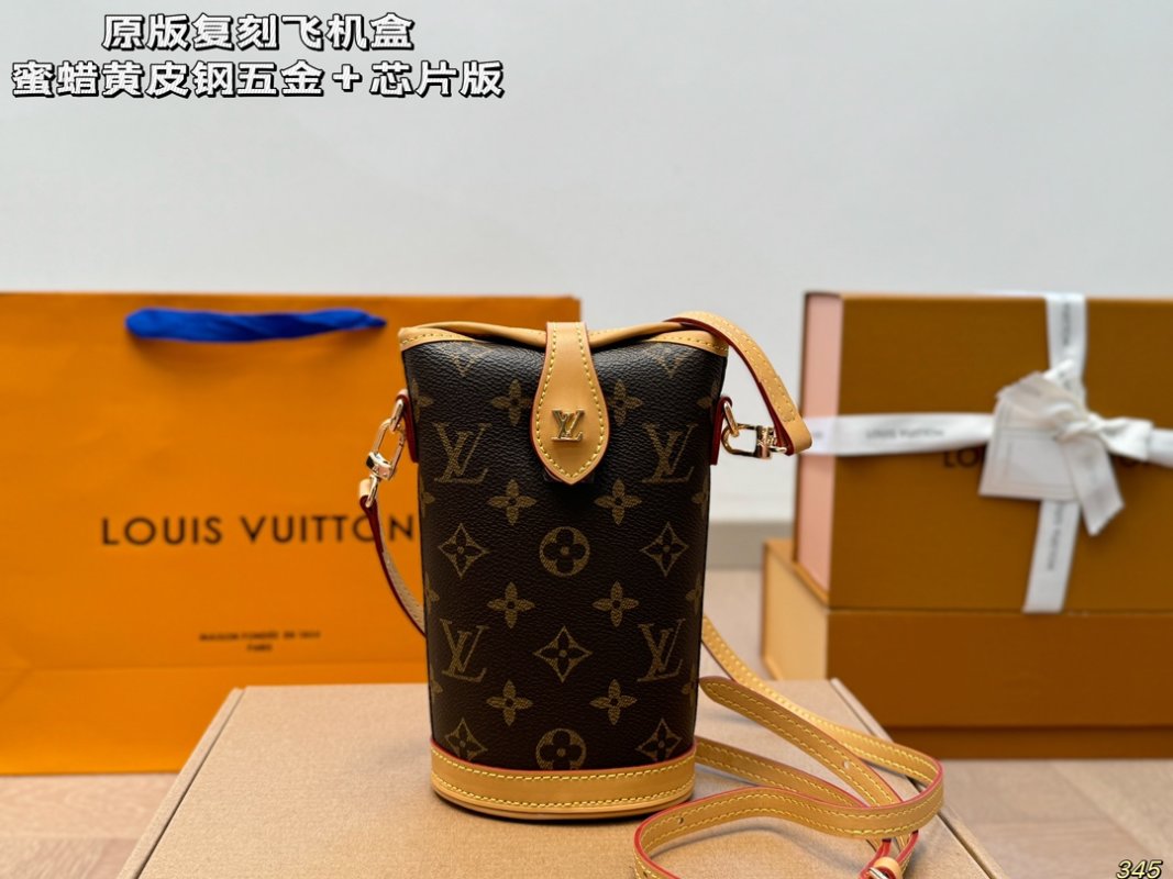 Louis Vuitton Monogram Canvas Phone Pouch Crossbody Bag