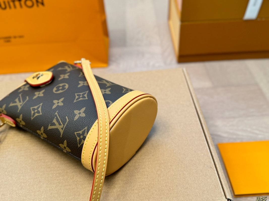 Louis Vuitton Monogram Canvas Phone Pouch Crossbody Bag view