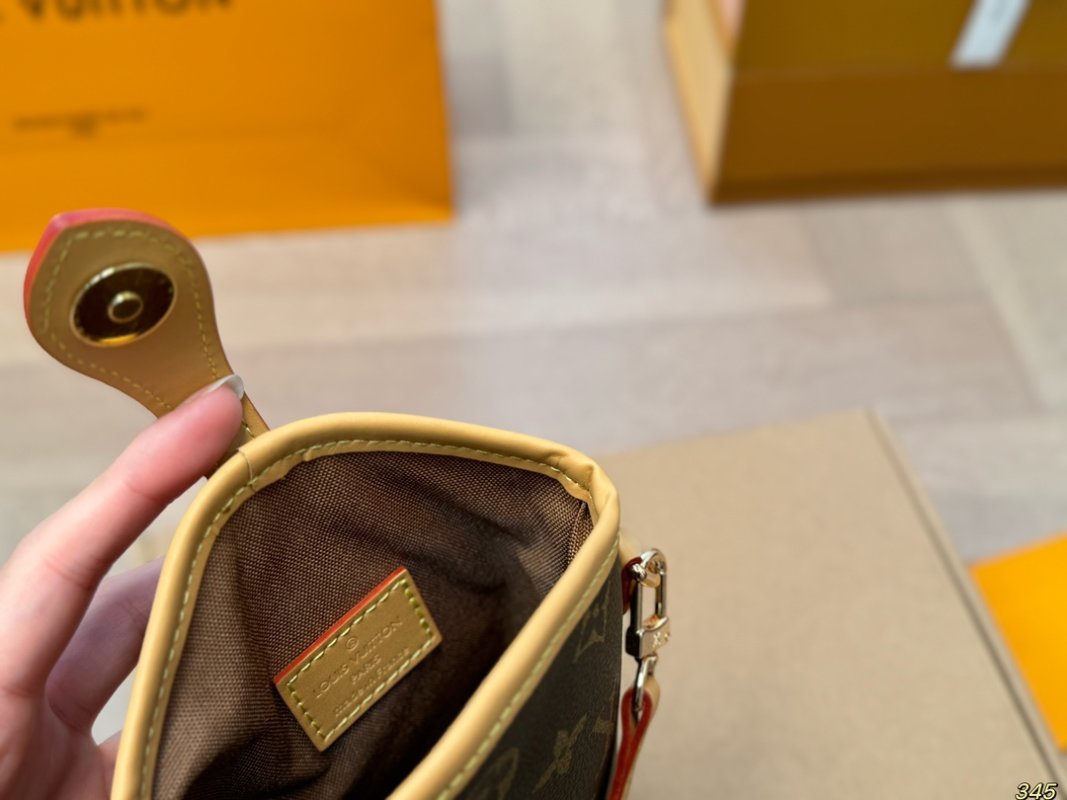 Louis Vuitton Monogram Canvas Phone Pouch Crossbody Bag view